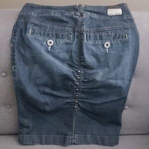 DKNY Ruched skirt women's sz 3 jean unique ruched back 5" back slit Sexy…